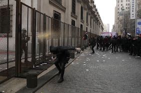 Romería al Cementerio General: reportan incidentes en el centro de Santiago