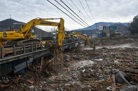 Tras remoción de 700 toneladas de basura en el Mapocho: anuncian creación de mesa para combatir vertederos ilegales en la RM