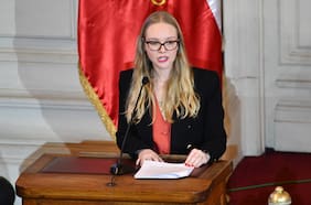 “De un sectarismo extraordinario”, “excesivo”: personeros critican a Beatriz Hevia por “politizar” discurso de ceremonia de entrega de texto constitucional