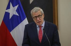 Canciller Alberto van Klaveren recomienda “autocrítica” al embajador de Israel Gil Artzyeli