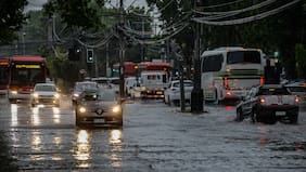 Sistema frontal: Senapred mantiene alerta roja en RM y Arauco, hay daños en viviendas y cierre preventivo de rutas