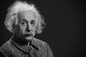 Einstein más allá de la relatividad: sus duras críticas al capitalismo, la bomba atómica y el declive moral