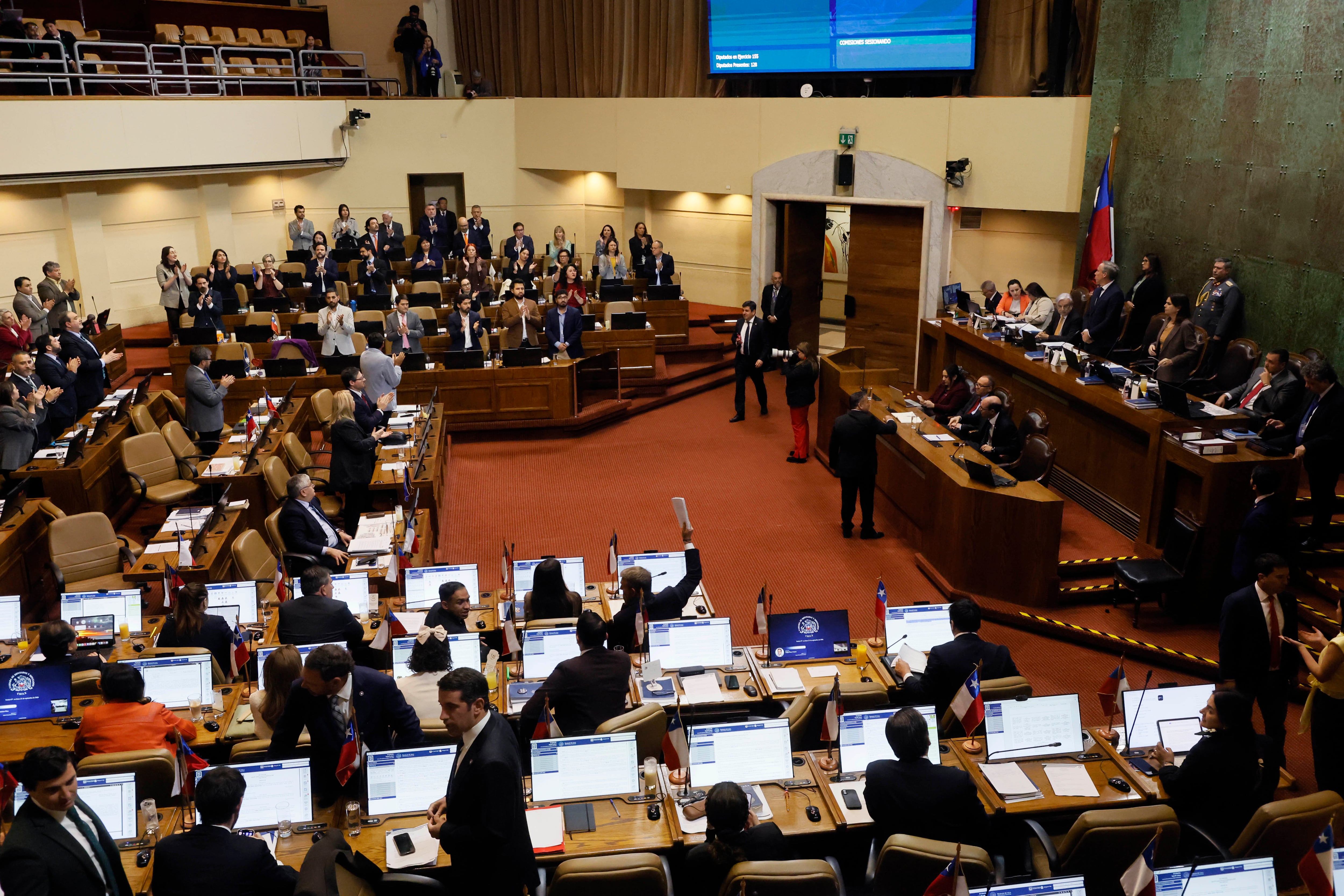 Faltó un voto: Cámara rechaza reforma constitucional que buscaba extender el plazo de detención para una expulsión administrativa