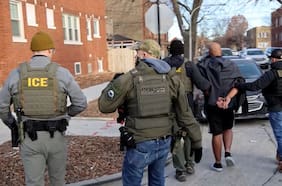 Cómo son las herramientas que utiliza el ICE para rastrear y detener sospechosos en EEUU