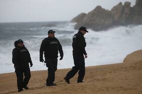 Persona fallece en playa Lobito de Iquique tras ingresar al mar durante anuncio de marejadas anormales
