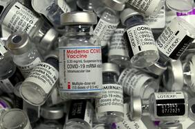 El mundo pasa de una escasez de vacunas contra el Covid-19 a tener un exceso