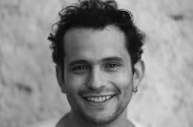 La intensa agenda de Pedro Fontaine, uno de los actores chilenos más versátiles del momento