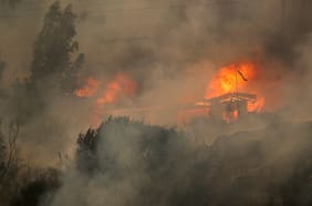 A través de imágenes satelitales: informe revela cómo el incendio de la V Región llegó a zonas urbanas