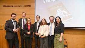 “Una versión que ninguna persona podría hacer por sí sola”: seminario sobre libro de Sebastián Piñera en 50 voces globales