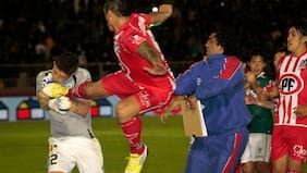 “Lo fui a buscar y me enteré de que se lo llevaron al calabozo”: Mauricio Viana recuerda la patada de Gastón Cellerino