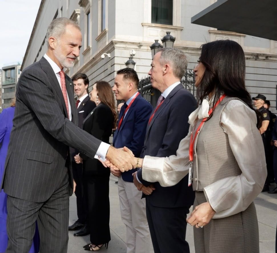 Senadora Paulina Núñez (RN) sostuvo encuentro con el líder de la oposición española, Alberto Núñez Feijóo