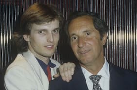 “Yo no era el hijo que él esperaba”: la traumática relación de Miguel Bosé y su padre (y la canción que le dedicó)