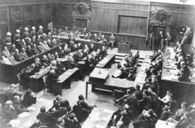 Fact Checking: ¿Comisión Europea pidió eliminar el Código de Núremberg para hacer la vacunación obligatoria? ¿Ómicron se transmite por contacto visual?