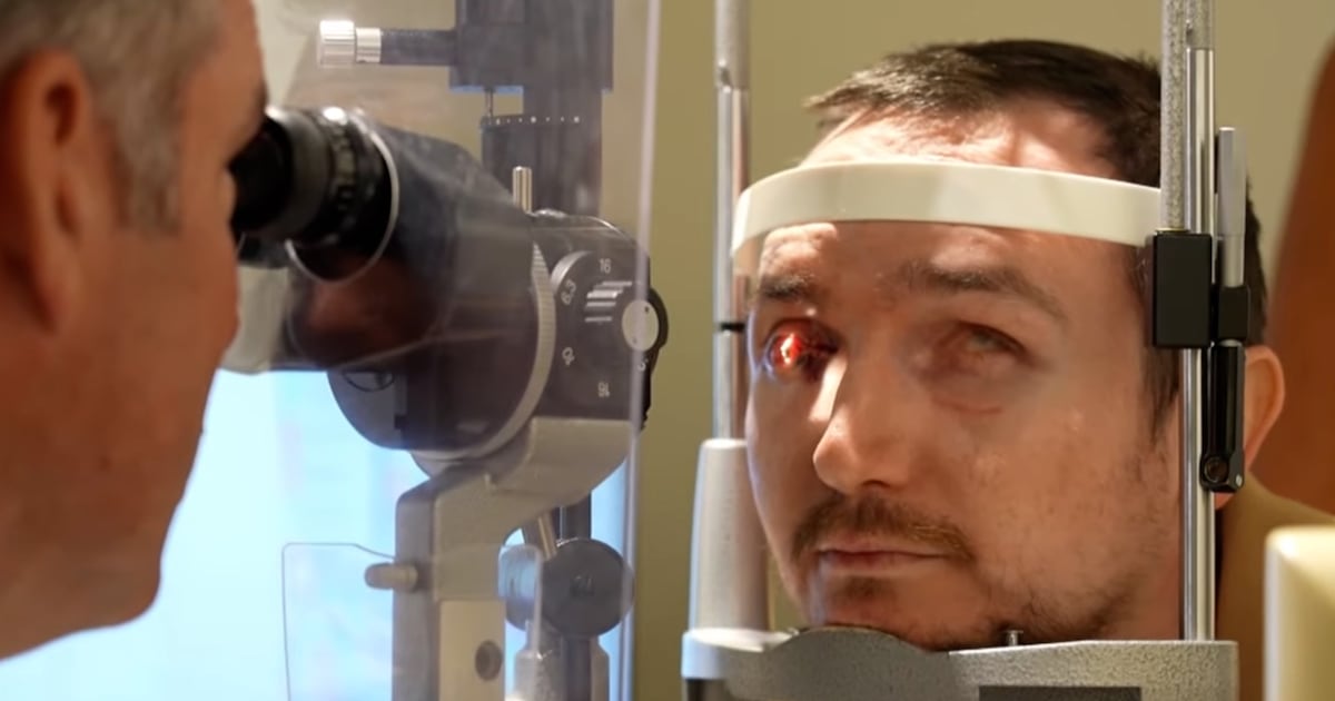 Hombre ciego recuperó la visión gracias a una curiosa cirugía: le implantaron un diente en el ojo