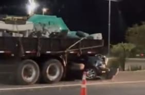 Un fallecido deja choque entre automóvil y camión detenido en la Ruta 5 Sur a la altura del túnel Angostura