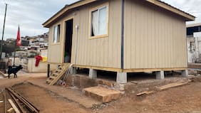 Minvu actualiza cifras de reconstrucción en Valparaíso en medio de cruce del gobierno con futuro ministro de Vivienda de Kast