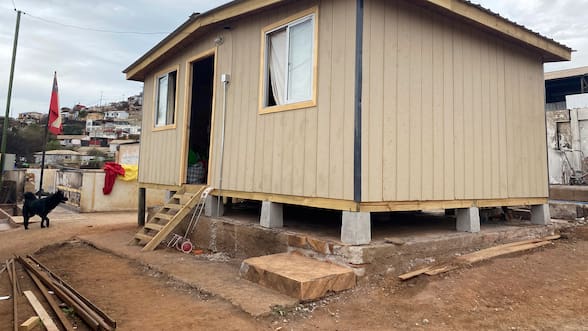 Minvu actualiza cifras de reconstrucción en Valparaíso en medio de cruce del gobierno con futuro ministro de Vivienda de Kast