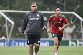 La lección clave que Marcelo Bielsa le dejó a Ander Herrera, el nuevo compañero de Carlos Palacios en Boca Juniors