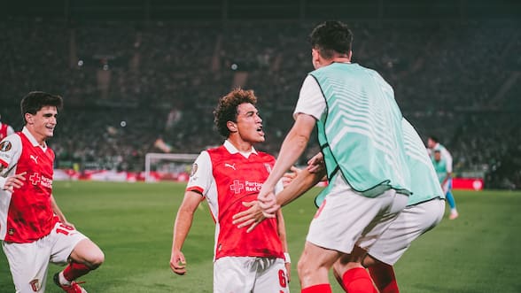 Papelón del Betis: un segundo tiempo de espanto deja fuera al equipo de Manuel Pellegrini en la Europa League