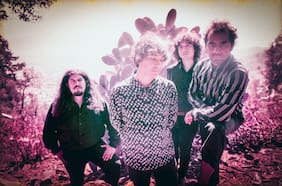 Colores: escucha el esperado y ambicioso disco debut de Columpios al Suelo