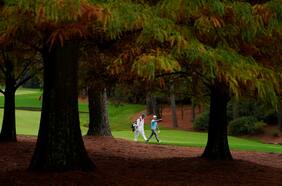 Parte un Masters en otoño y en silencio