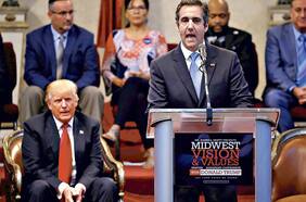 Desprecio a los negros, curiosas técnicas de peinado y vínculos con Putin: Los detalles del explosivo libro del exabogado de Trump