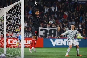 Con 20 mil personas en el Estadio Nacional: Vozinha tiene un amigable y triunfal debut en Colo Colo por la Copa Chile