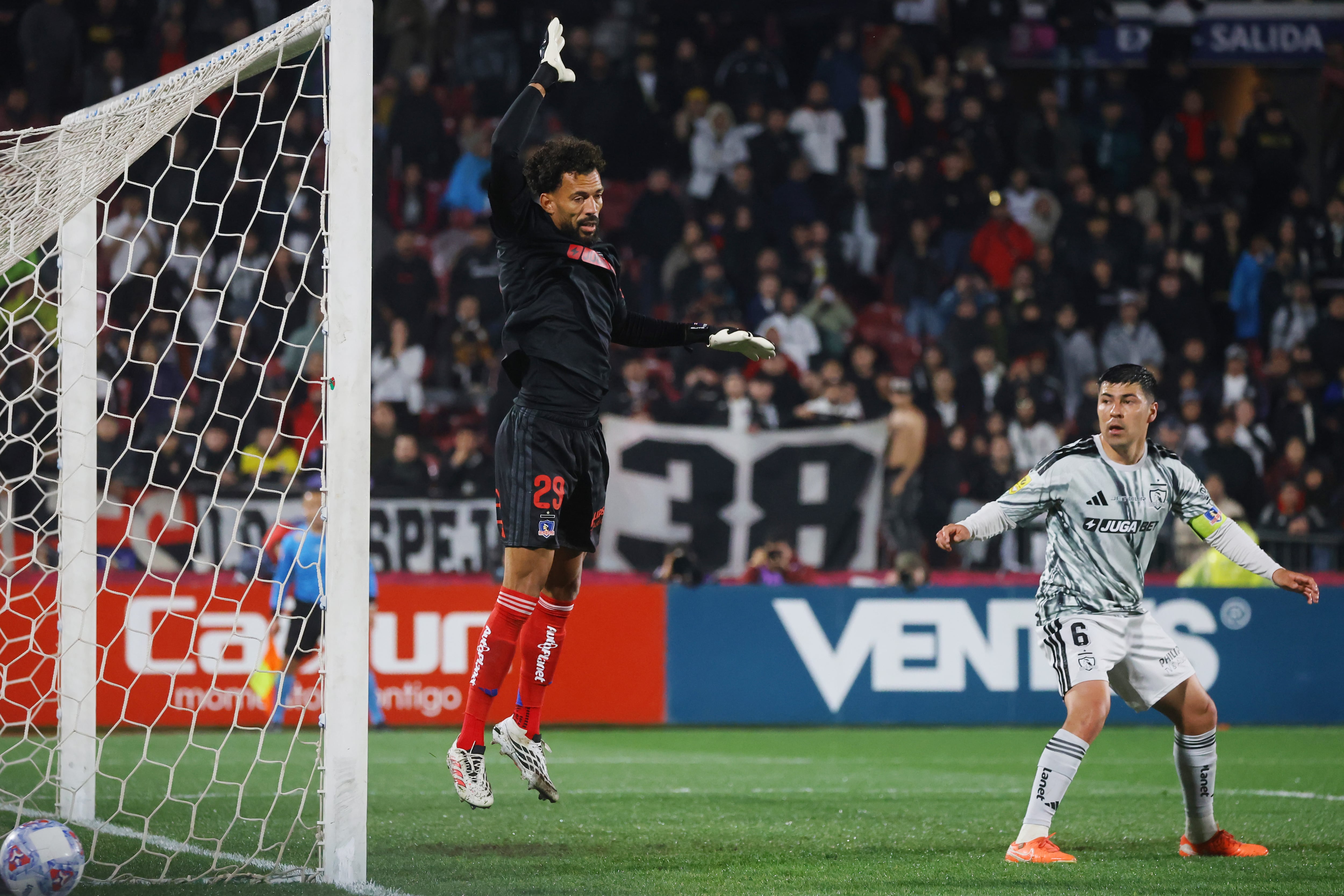 Fernando Ortiz explica la titularidad de Vozinha ante Huachipato: “No es que Gabriel Maureira haya perdido el puesto”