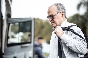 Marcelo Bielsa llegó a Chile en la tarde de este miércoles.