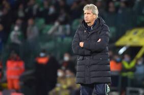 Manuel Pellegrini exculpa a Rui Silva por el error que sacó al Betis de la Europa League