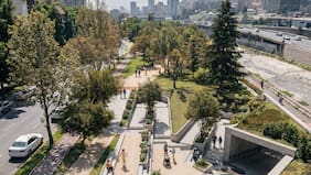 “Esta obra recupera un espacio que estuvo abandonado por años”: comienza licitación para el Paseo Fluvial del río Mapocho