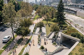 “Esta obra recupera un espacio que estuvo abandonado por años”: comienza licitación para el Paseo Fluvial del río Mapocho