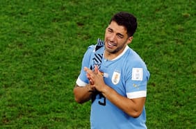 Diego Forlán se distancia de Marcelo Bielsa y le abre las puertas de la selección de Uruguay a Luis Suárez
