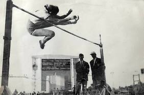 El último gran salto de la exatleta Lucy López en Santiago 2023