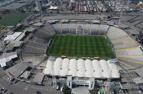 ¿Extender la concesión de Blanco y Negro a cambio de un nuevo estadio? Las negociaciones que se fraguan en Colo Colo para remodelar el Monumental