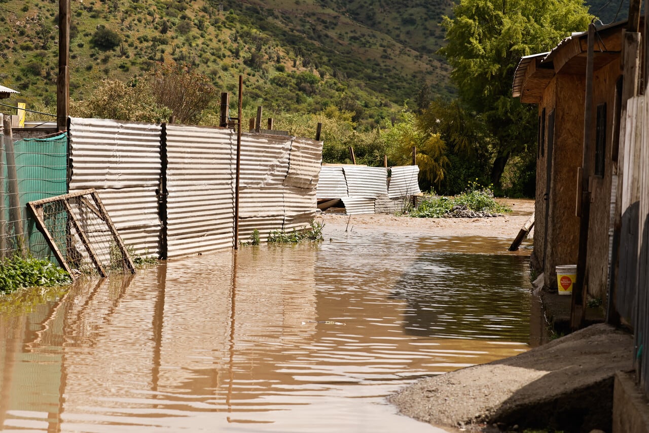 Senapred activa alerta SAE y solicita evacuar campamento Ribera del Río por desborde del Mapocho en Talagante
