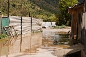 Senapred activa alerta SAE y solicita evacuar campamento Ribera del Río por desborde del Mapocho en Talagante