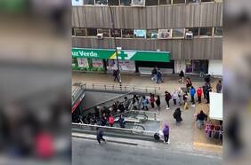 Tarjeta Bip! de Genshin Impact causa furor y largas filas para conseguirla en estaciones U. de Chile y Tobalaba