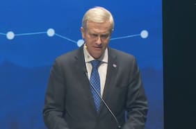 “Entregó a las regiones a la corrupción”: la dura embestida de Kast a Boric en seminario sobre descentralización en Biobío