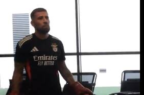 “Vamos a ver quién es más viejo ahora”: el desafiante recibimiento de Nicolás Otamendi a Richard Ríos en el Benfica