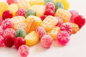 Fact Checking: ¿Es peligroso sanitizar los dulces para Halloween? ¿El coronavirus se puede contagiar mediante la transpiración?