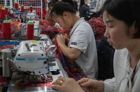 Lo que hay detrás de las cosas baratas de Shein y Temu: Un duro regateo con los proveedores