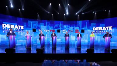 Candidatos presidenciales sacan la artillería pesada en el último debate previo a la primera vuelta: los cruces de la jornada