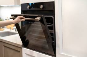 Lo estás haciendo mal: nueve detalles del horno que deberías saber para cocinar mejor