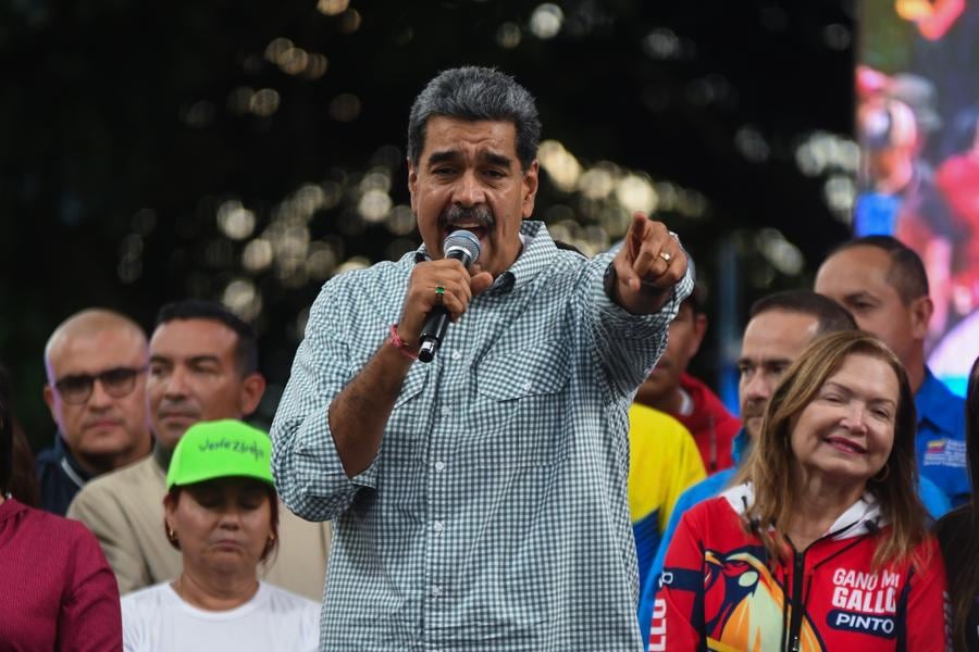 Maduro llama al diálogo con EE.UU. pero "sobre la base del respeto