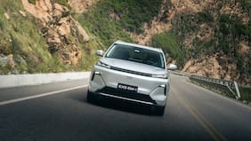 Geely EX5 EM-i debuta en Chile: el SUV súper híbrido con hasta 1.300 km de autonomía