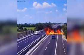 Tragedia en Italia: avioneta se estrelló en plena autopista y dejó dos fallecidos