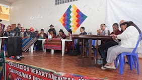 Gobierno de Bolivia alcanza acuerdo con principal organización gremial para levantar los bloqueos y mantener el subsidio a los combustibles