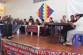 Gobierno de Bolivia alcanza acuerdo con principal organización gremial para levantar los bloqueos y mantener el subsidio a los combustibles