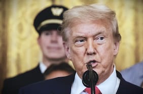 Trump asegura que encontró fondos para pagar a militares pese al cierre del gobierno de EE.UU.
